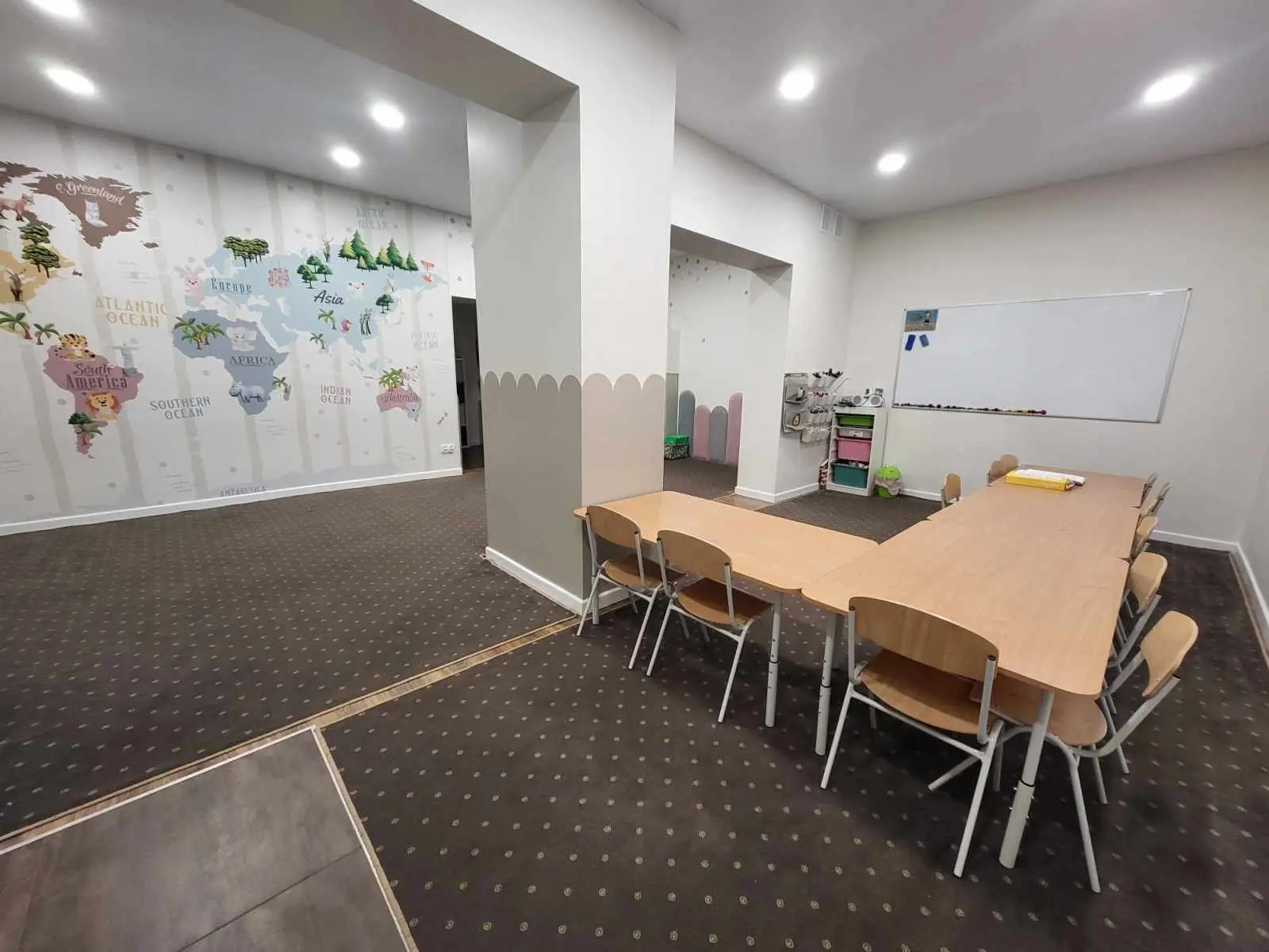 Dzieci podczas zajęć i wspólnych aktywności w Happy Kids Piła